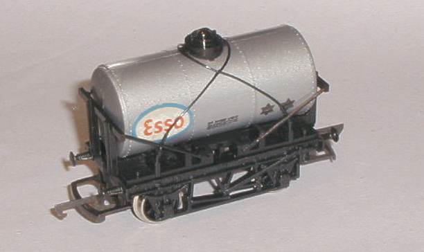 R008 Small Tank Wagon Esso