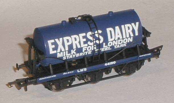 R6404A 6 Wheel Milk Tanker Express Dairy 44190
